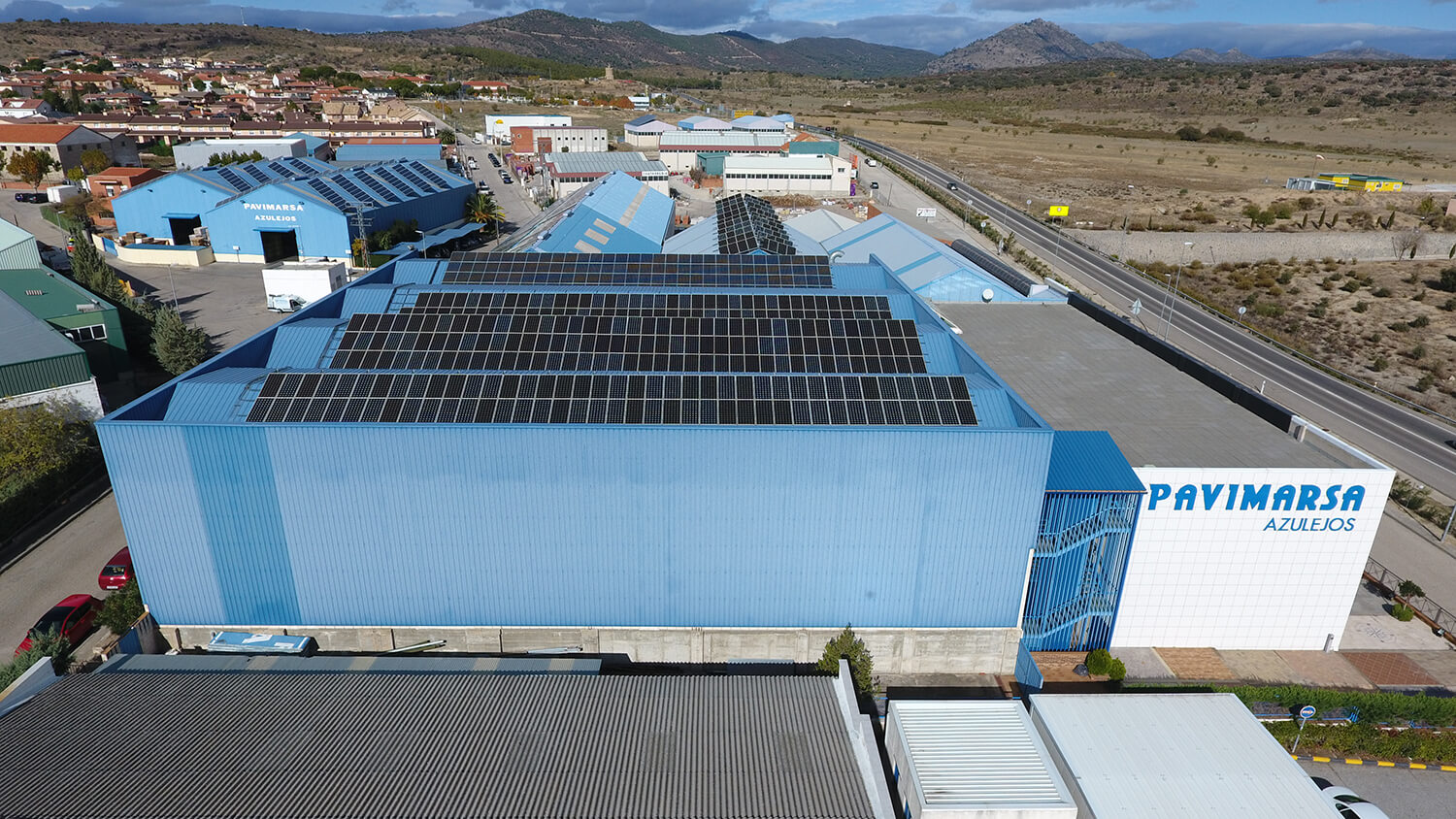 Imagen de Pavimarsa, empresa de azulejos, y su instalación solar fotovoltaica de autoconsumo