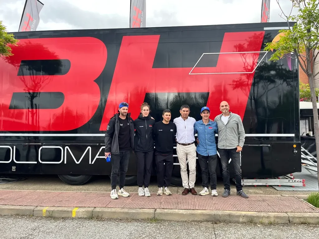 Miembros del BH Coloma Team, Carlos Coloma y Raúl y Tomás de Aresol Renovables.